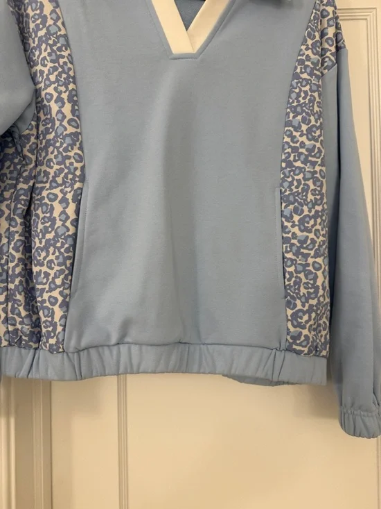 Light Blue Collared Pullover with Leopard Panel - Picture 4 of 5